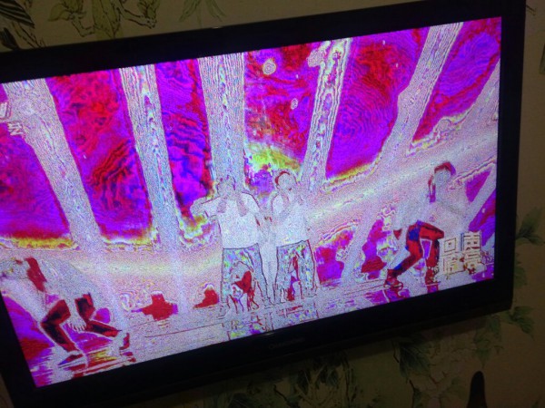 夏普電視開機為什么黑屏閃屏？