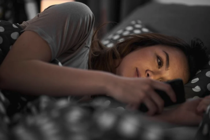 蘋果新專利曝光,喜歡躺著玩手機(jī)的人注意了!