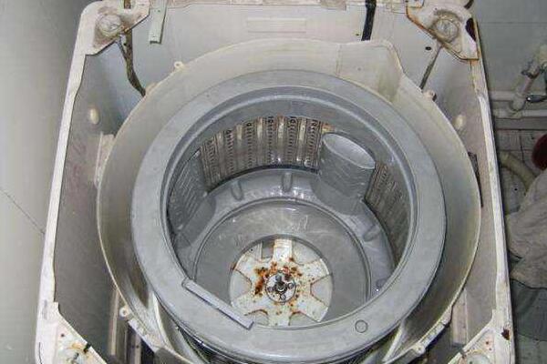 滾筒洗衣機(jī)的過(guò)濾網(wǎng)在哪？