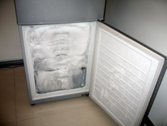 冰箱罷工不用愁，專業維修讓它 “滿血復活”